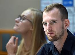 Fotogalerie: Výškaři Michaela Hrubá a Jan Štefela s Barborou Špotákovou na  tiskové...