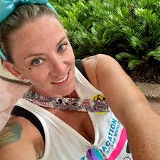 Lynette Conklin's Instagram, Twitter & Facebook