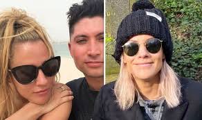 Holly Willoughby responds to This Morning co-star Phillip Schofield's  family holiday pics