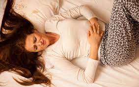 3 tips als je niet kan slapen vanwege buikpijn pds coaching