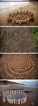 James Brunt Organizes Leaves And Rocks Into Elaborate Cairns And Mandalas Earth Art Nature Art Environmental Art