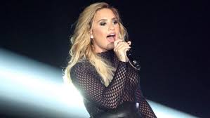 Demi lovato debuted a new look on instagram on tuesday, and it nearly gave us a hair heart attack. Demi Lovato Is Back As A Brunette After A Whole Week As A Blonde