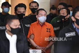 Djoko tjandra meninggalkan indonesia pada 2009 saat mahkamah agung menjatuhkan vonis kepadanya terkait korupsi pengalihan ( cessie ) tagihan bank bali pada 1999. Imbalan Djoko Tjandra Untuk Para Pembantunya Republika Online