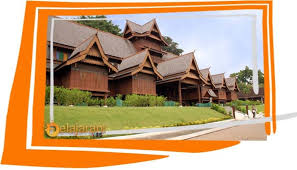 Rumahku muziumku telah diiktirafkan menjadi sebuah rumah tradisional melaka pada 25 febuari 2002 oleh yab datuk seri mohd ali bin mohd. Sejarah Kerajaan Malaka Raja Kehidupan Masa Kejayaan Kemunduran Dan Peninggalan Lengkap Ilmu Pengetahuan Sosial Ips