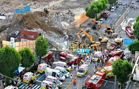 사진은 사고 현장에서 119 구조대원들이 구조 작업을 펼치는 모습. Gs8vsp1vmwcqkm