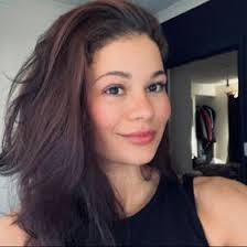 Melissa Jayne's Instagram, Twitter & Facebook