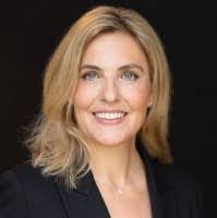 Caroline Hoffmann's Instagram, Twitter & Facebook