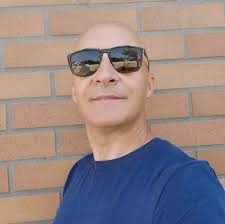 Ao 'Tom 'dela felicita o amigo cantor Celso Coelho pelo seu aniversário.  Que este dia se repita por muitos anos, com muita saúde e alegria, na  companhia de todos que lhes são