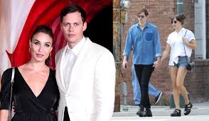 Står det fläsklägg med rotmos också blir det svårt. Who Is Bill Skarsgard Girlfriend In 2021 Is He Married Creeto