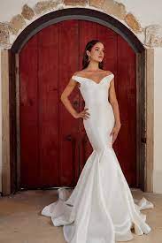 Hugging your natural curves in all the right places. Couture Wedding Gowns By Leah Da Gloria Dimitra S Bridal Chicago Il
