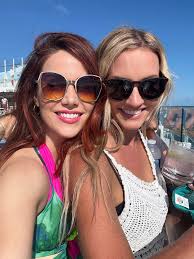 Cruising into the weekend aboard the world's largest cruise ship,  #staroftheseas Royal Caribbean's newest marvel! 🛳️ We're kicking off this  three-night adventure at the stunning CocoCay, Bahamas, and guess what?  It's also