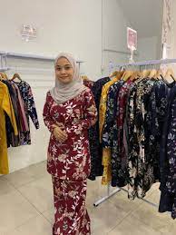 ~ kurung tile bunga timbul merah ~. Putih Putih Melati Merah Baju Kurung Viral Facebook