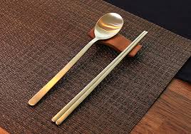 Chopsticks are similar to the ones in china, they have a blunt end. Why Do Koreans Use Flat Heavy Steel Chopsticks Instead Of Lightweight Bamboo Or Wood Chopsticks Like Chinese And Japanese Quora
