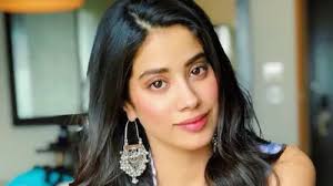 Janhvi Kapoor Debut Jadi Artis, Sridevi Sempat Melarang?