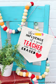 Diy teacher gift with cricut teachers are amazing!! 20 Teacher Appreciation Gift Ideas Made With A Cricut