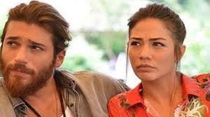 Canale 5 senza freni nella trasformazione in tv in rosa ed ecco spuntare la nuova telenovela kiraz mevsimi, questa volta dalla turchia e ambientata ai giorni nostri più intensa mi pare la seconda serie turca, scommetto che sia più una serie serale che telenovela vera e propria: Migliori Serie Tv Turche I Titoli Da Vedere Assolutamente Style24