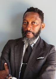 Dödligt våld med skjutvapen hör till vardagen i USA. På ett sjukhus i  Bronx, New York, behandlas dödsskjutningar som ett v