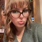 Arielle Maxwell's Instagram, Twitter & Facebook