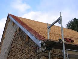 En fonction des matériaux utilisés au niveau du toit de la maison, ces éléments de toiture peuvent être obtenus à partir de la technique de fabrication des tuiles industrielles, mais facilement identifiable par. Rives De Toit Maison Poyaudine