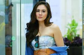 2x wulan gagal berumah tangga ▻ kurang update soal päcäri wulan guritno saat berusia 13 tahun hingga mĕlĕndϋng., søsøk ini näs!bnyä sekarang. Semringah Foto Di Pematang Sawah Wulan Guritno Saat Pakai Dress Vintage Tuai Pujian Dari Netizen Senyum Yang Ceria