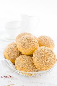 Gyldne Boller Rezept Fur Goldgelbe Danische Brotchen Lebensmittel Essen Danische Rezepte Susse Backerei