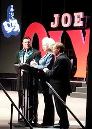 betty weider franco columbu and bob cicherillo honor the master blaster joe weider at the 2013 mr olympia mr olympia master blaster joe weider