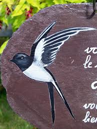 Ardoise Decorative De Couleur Brun Panneau Pancarte Decoration De Jardin Theme Citation Lhirondelle Est Peinte A La Main Tel Un Ta Deco Sculptures Animals