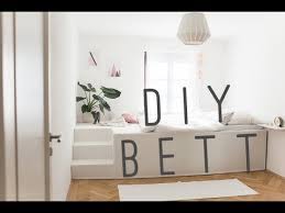 In dieser bauanleitung wird das podest aus 2,5cm starken fichtenholzbrettern gebaut, ist 15cm hoch und hat 200cm lange kanten. Diy Bed Selfmade Podest Bed Podest Bett Youtube