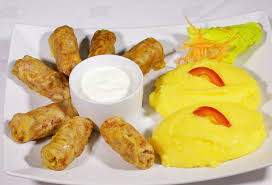 Pentru a pregati aceste sarmalute am scos frunza de la saramura, am și eu sunt fan sarmale în foi de viță, cu smântână. Sarmale Cu Mamaliga Si Smantana Crystals Of London Events Planner Restaurant Romanesc