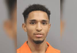 Man arrested at Dulles Airport after shooting ex-girlfriend, man & dog in  Dumfries: Police