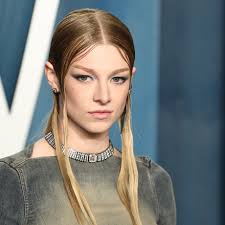 How Hunter Schafer Got Her “Stormy Eye” Makeup and Glossy Wet Hair for the  2022 Oscars After-Party