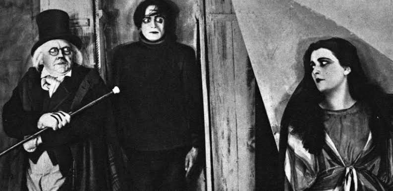  Atores no filme "Gabinete do Doutor Caligari", um clássico do expressionismo alemão.