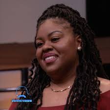 She opened a clothing store 👗 but her friends aren’t supportive of her  business. Is she taking it too personally? Steve Harvey doesn’t think so.