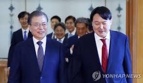 아들 문제로 연일 추미애 법무부 장관을 몰아세우고 있는 국민의힘, 검찰 수사 문제까지 거론했습니다. ì±„ë™ìš±ê³¼ ìœ¤ì„ì—´ì˜ ìš´ëª…