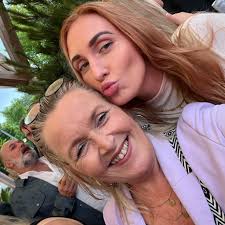 Losse bloemen of een kant & klaar plukboeket ❤️ Bij ons elke dag mooie luxe  soorten om combineren in een glazen vaas of stenen vaas 😃 Groot  assortiment en absoluut de goedkoopste