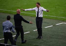 Roberto mancini e gianluca vialli hanno fatto la storia del calcio italiano e il loro abbraccio svela qualcosa che va oltre al calcio Mancini Vialli E Quell Abbraccio La Forza Di Un Istante Straordinario La Repubblica