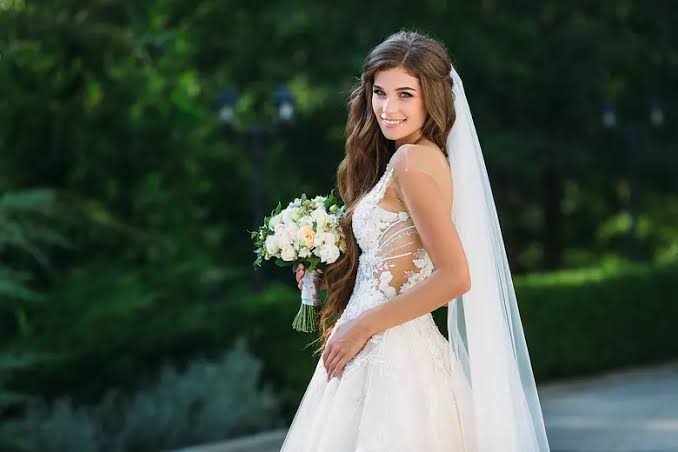 Mainers Channel Inner 'Runaway Bride' to Help Feed the Hungry