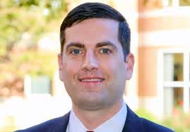 Eliza Henderson's Instagram, Twitter & Facebook