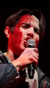 Dal microcosmo della mia camera tappezzata di giornali, , al palco enorme  del Palapartenope accompagnato da @lamascheraofficial. , Al contrario di  molti altri, credo che si scriva sempre per essere ...