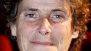 Han är så fyrkantig i sin stackars skalle”