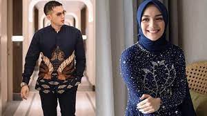 Mereka baru saja melangsungkan acara lamaran dan resmi bertunangan pada sabtu (26/10). Ada Makna Khusus Di Balik Desain Kebaya Citra Kirana Dan Kemeja Rezky Aditya Di Hari Pertunangan Tribunnews Com Mobile