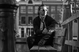 Édgar ricardo arjona morales (19 de enero de 1964), conocido artísticamente como ricardo arjona, es un cantautor, compositor, arreglista, músico y productor musical guatemalteco. With New Album Blanco Y Negro Ricardo Arjona Makes A Powerful Comeback
