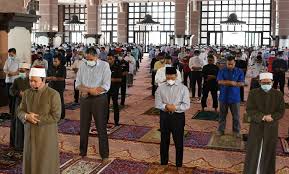 Solat berjemaah sangat digalakkan dan lebih afdal dilakukan di masjid. Sop Solat Berjemaah Telah Ambil Kira Pandangan Semua Pihak