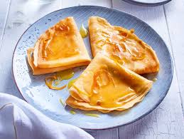 Crepe Suzette Sind Eine Franzosische Sussspeise Zum Niederknien Wir Zeigen Dir Wie Du Das Rezept Mit Orangen Karamellsosse Lecker Rezepte Crepes Rezept Einfach