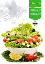 4.condimentați pieptul de pui cu usturoi granulat și amestecați. Salata Anda Extra Salata Club Salata Greceasca Salata Feta Cu Piept De Pui Salata Cu Piept