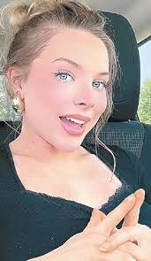 Sarah Renn's Instagram, Twitter & Facebook