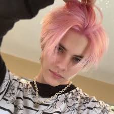 All you need is a defined middle part and a curtain fringe, keeping the rest of your hair fairly slicked back. Tiktok Eboy Haircut Hot Tiktok 2020