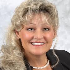 Patricia Vallejo, Orland Park, IL Real Estate Associate