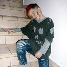 Halloween kostüm männer gruselige halloween kostüme halloween paare halloween ideen karneval ideen kostüme karneval coole faschingskostüme kostümideen fasching hausgemachte kostüme. Diy Last Minute Kinder Zombie Kostum Pink Castle Zombie Kostum Diy Zombie Kostum Last Minute Halloween Kostum