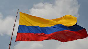 Hoy 20 de julio, día de la independencia en colombia, traerá consigo un fenómeno en particular y es que desde que comenzaron las protestas y bloqueos por el paro nacional, varios de los manifestantes que salen a las calles a protestar izan la bandera al revés, es decir, que utilizan primero el color rojo, luego el azul y por último amarillo, que según expertos, esto simboliza un dolor. La Bandera De Colombia Se Convierte En El Centro De Una Polemica En El Pais 20 07 2021 Sputnik Mundo